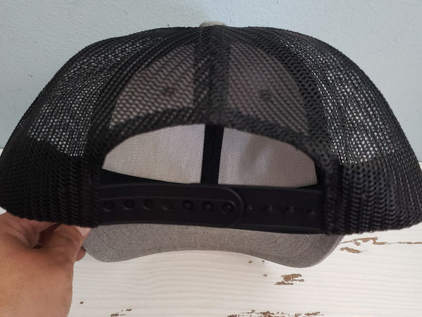 Mens snap back grey & black mesh hat