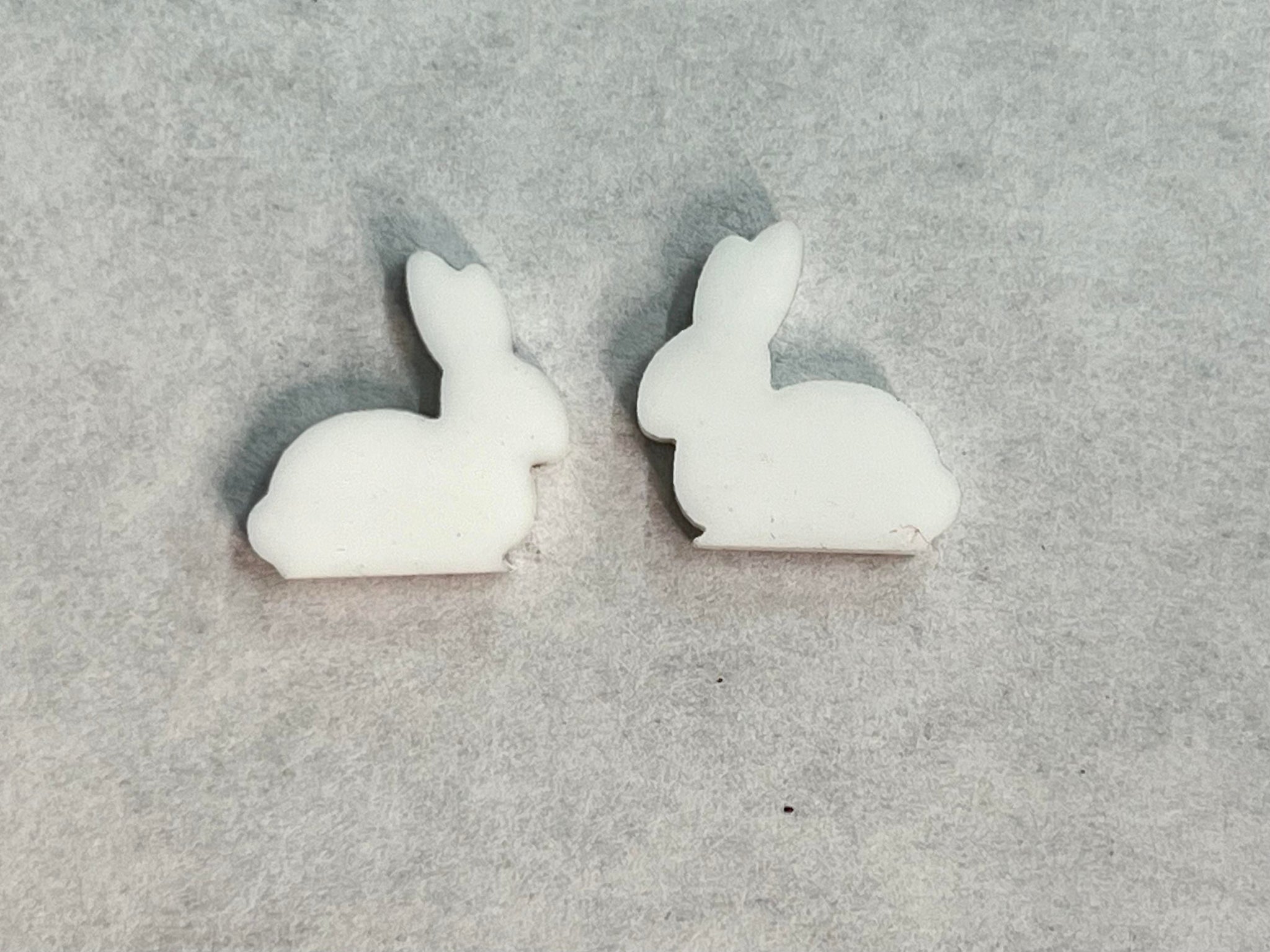 Acrylic stud bunny white - 10 pair or 20 pair bundle